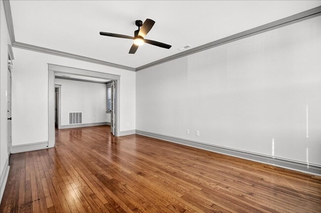 Building Photo - Pizza Prynce