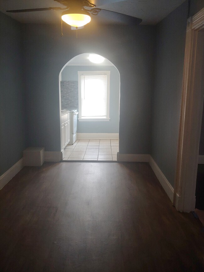 Building Photo - 116 Township Ave apt 2