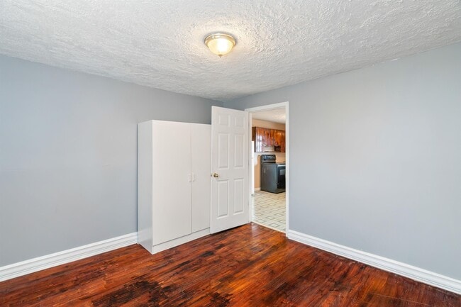 Building Photo - 153 Yankee St