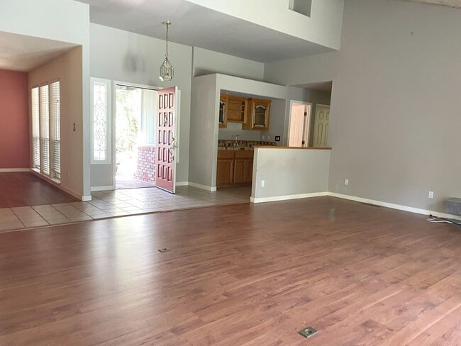 Building Photo - 3 bedroom, 2 bath home in Lake Wildwood, P...