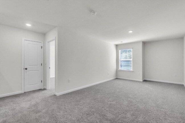 Building Photo - Modern 4BR Home with Loft & 2.5 Baths in W...