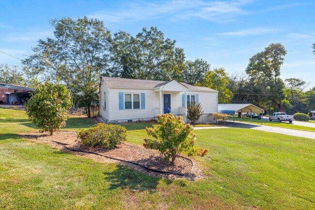 Building Photo - 1801 Crestridge Dr SE