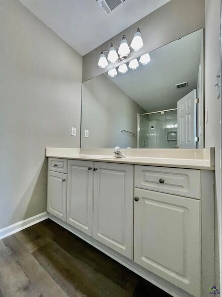 Building Photo - 213 Bayside Dr