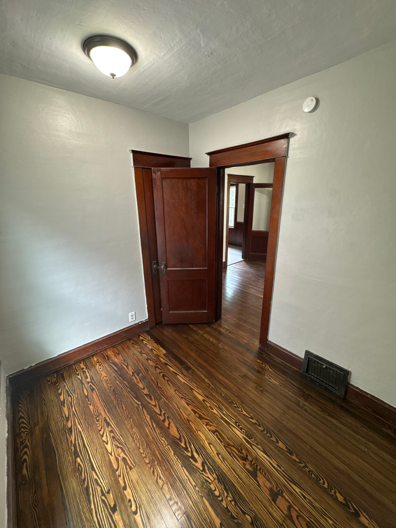 Building Photo - 1386 Electric Ave