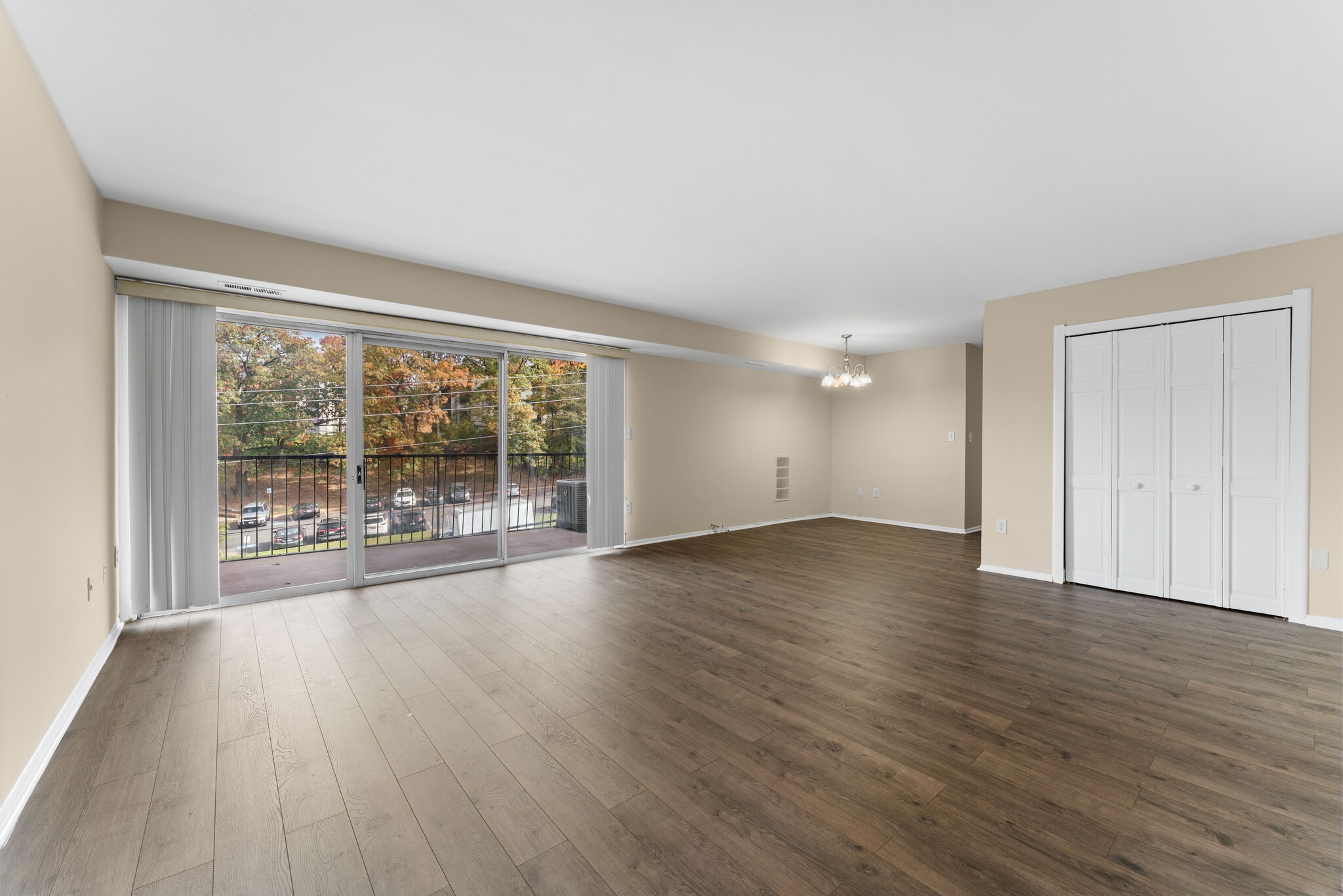 Large Living Room - 5500 Karen Elaine Dr