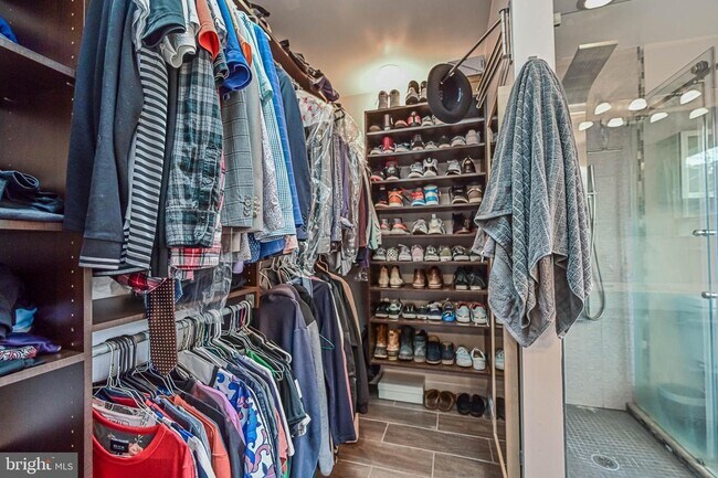 Master Bedroom #1 w/ walk-in closet **Unfurnished** - 3814 Usher Ct