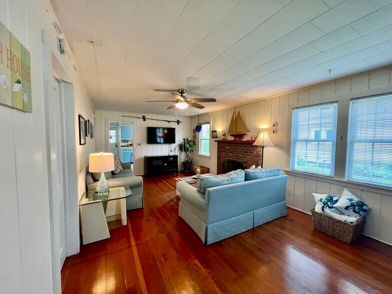 Building Photo - 38 Seabreeze Rd