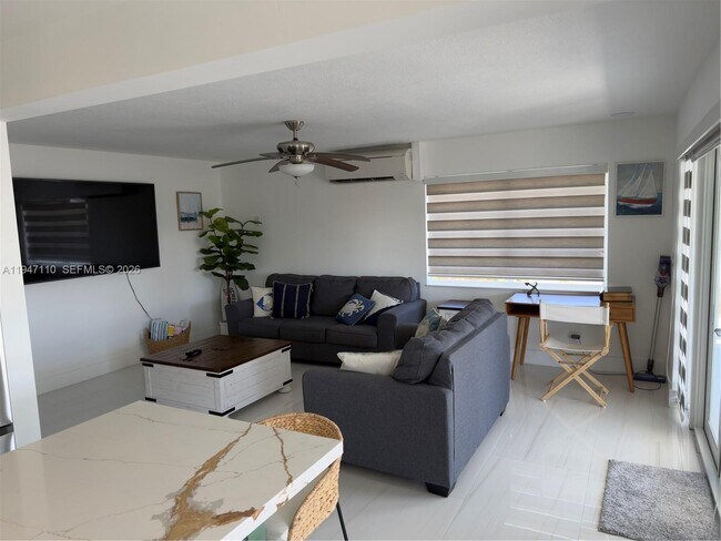 Building Photo - 27346 Martinique Ln