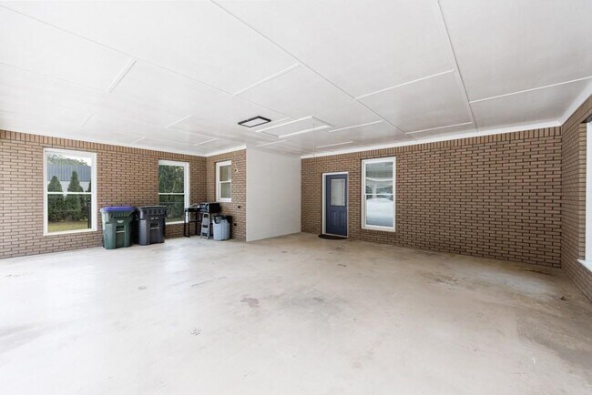 Building Photo - 390 Alpine Dr