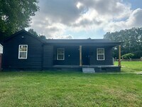 Building Photo - 1850 Davis Cir