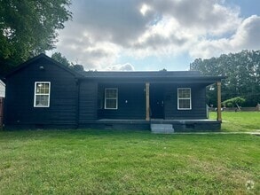 Building Photo - 1850 Davis Cir