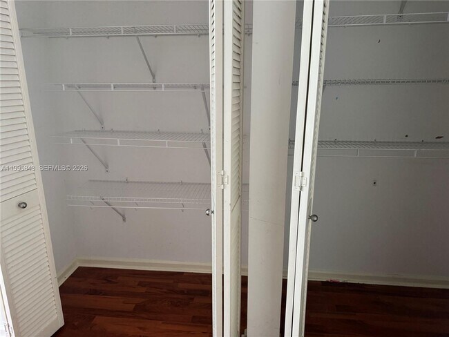 Building Photo - 801 Brickell Key Blvd