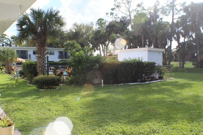 Building Photo - 2 bed, 2 bath Condo