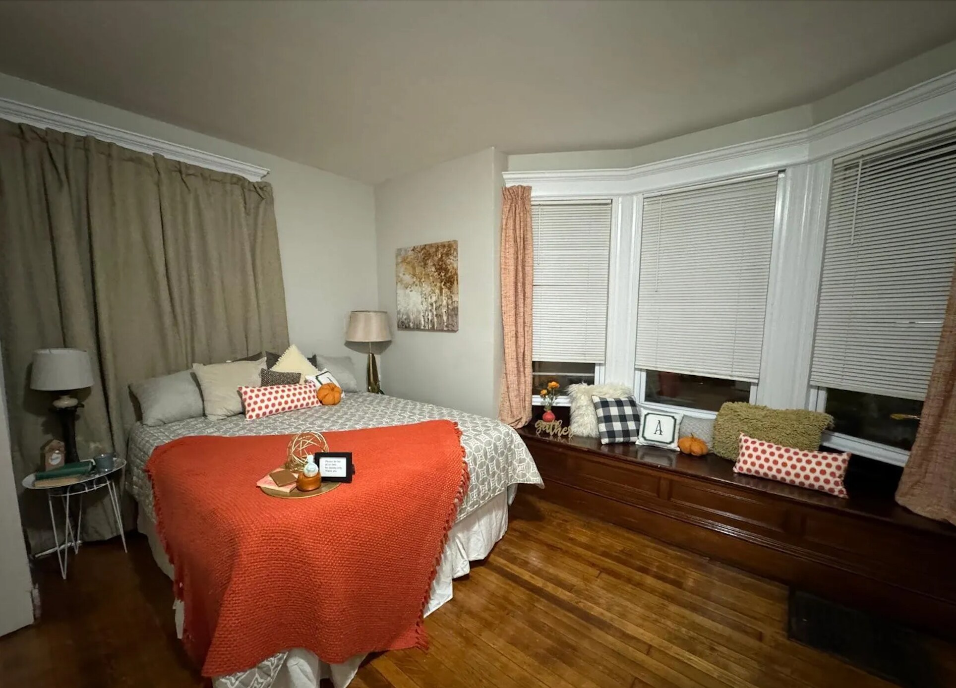 Building Photo - 208 Buckingham St