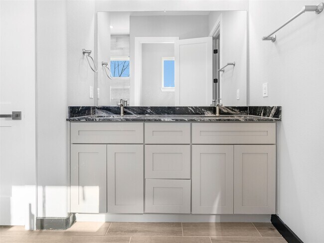 Building Photo - 209 Silverleaf Rd