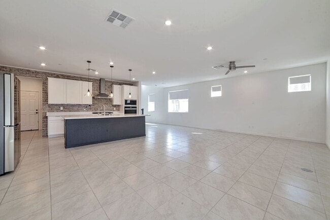 Building Photo - 10937 Parsley Ave