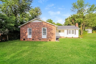 Building Photo - 126 Saturn Ln