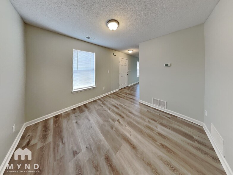 Building Photo - 3806 Sungrove Cir E
