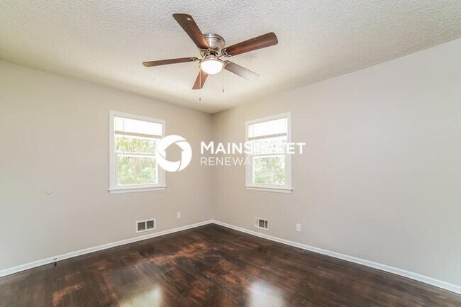 Building Photo - 3 Bedroom Pet-Friendly Home in BLUE SPRINGS, MO with Main Street Renewal