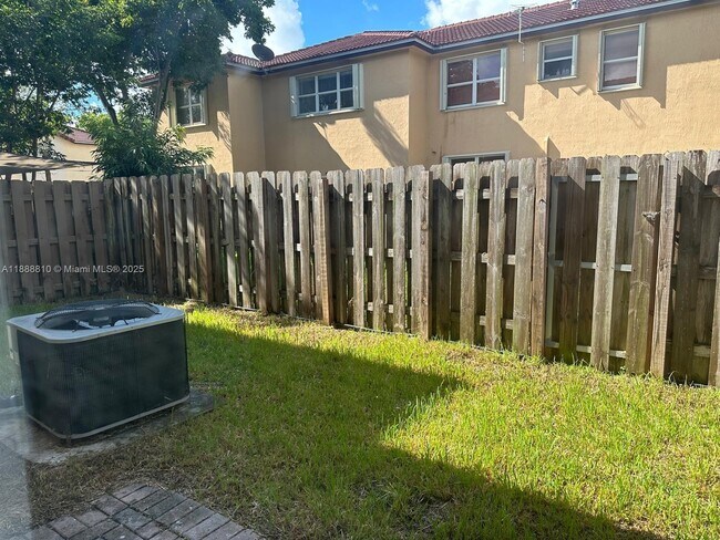 Building Photo - 1490 NE 33rd Ave
