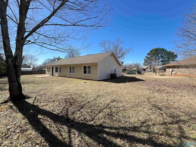 Building Photo - 105 Bellhurst Cir