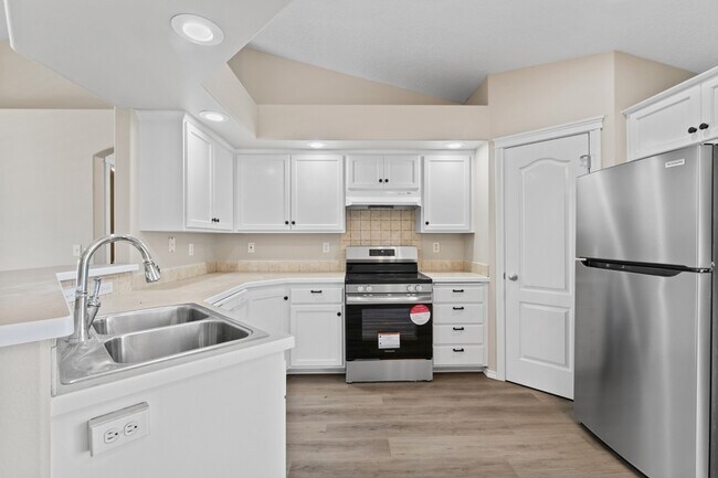 Building Photo - 6216 S Lone Tree Ave