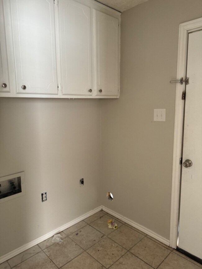 Building Photo - 3509 Stoneridge Dr