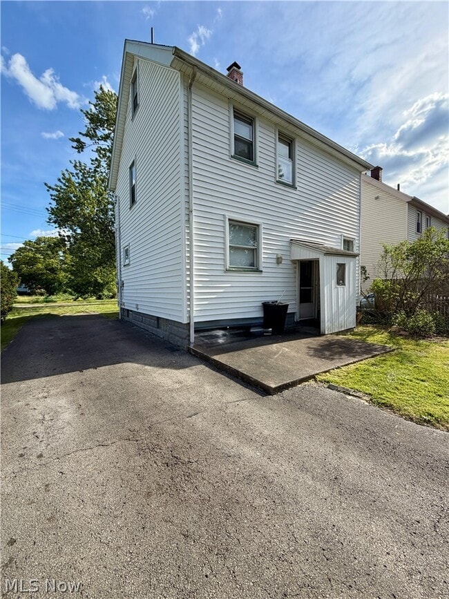 Building Photo - 52 Meadowbrook Ave