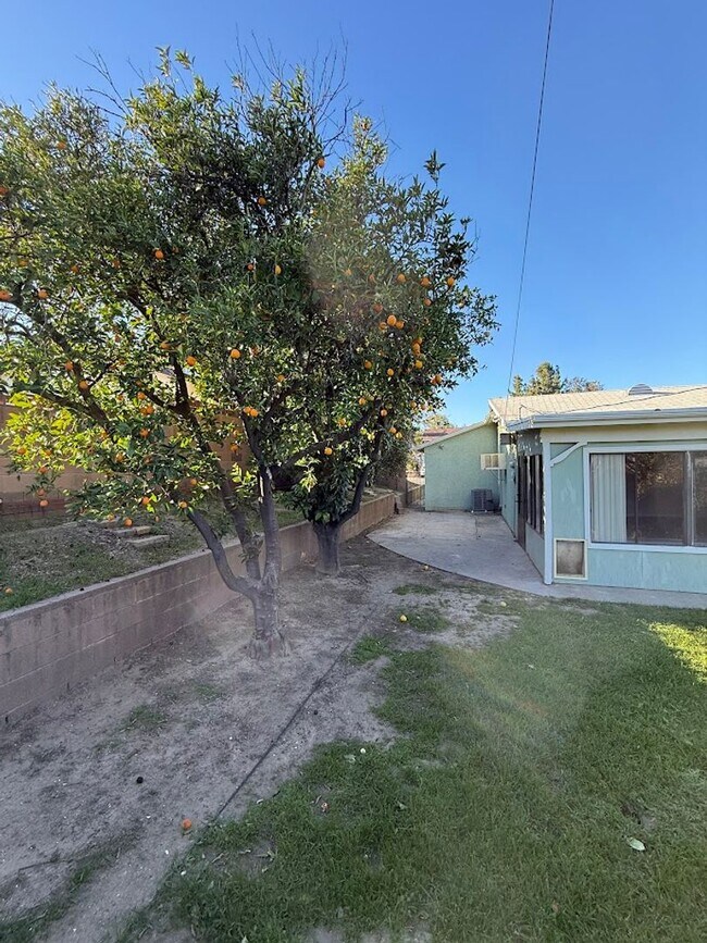 Building Photo - Beautiful 4 Bedroom, 2 Bathroom, Sylmar Home! Ready for Move-In!