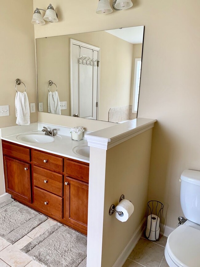 Building Photo - Beautiful 3 Bed 2 Bath Home in Jack Britt
