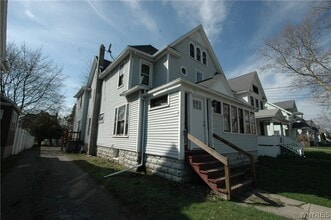 Building Photo - 145 Summit St