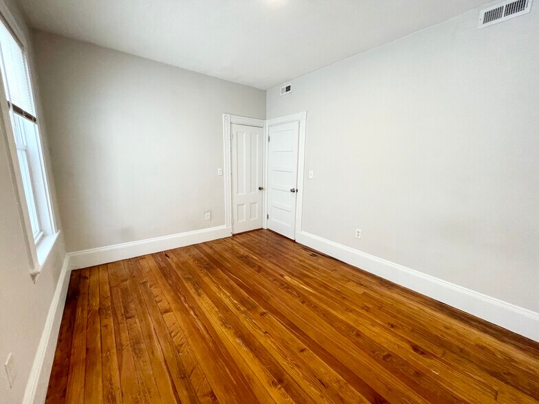 Building Photo - 108 Buttonwood St