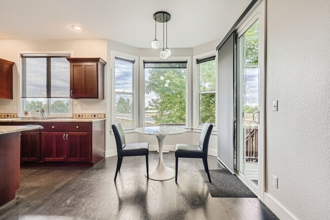 Building Photo - Beautiful Waneka Landing 5 bed/4 bath Home...