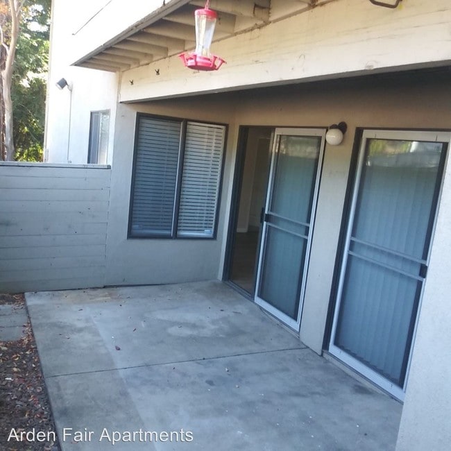 Building Photo - 2228 Royale Rd