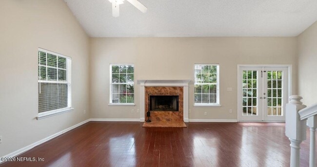 Building Photo - 629 10th Ave S