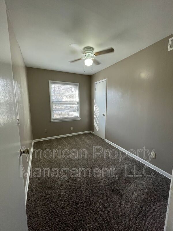 Building Photo - 2405 N Urbana Ave