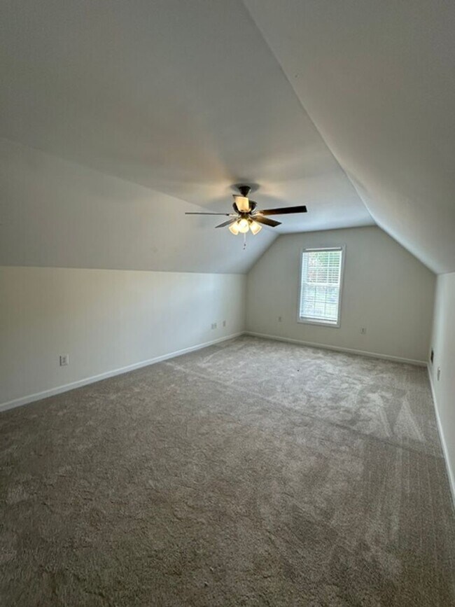 Building Photo - Move-In ready 3-bedroom 2-bathroom house on the Eastside