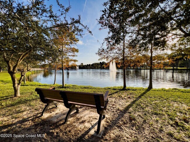 Building Photo - 245 Harbour Dr E