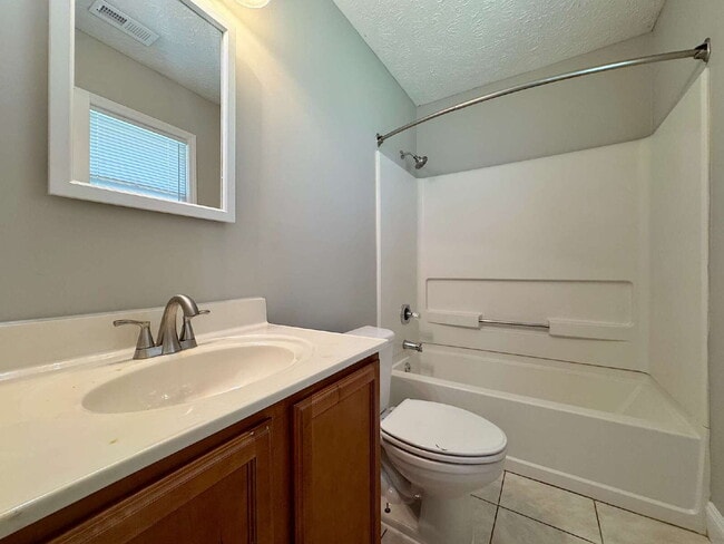 Building Photo - Well Maintained Three Bedroom Home in Hope...