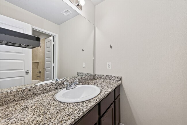 Building Photo - 32931 Franklin Brooks Dr