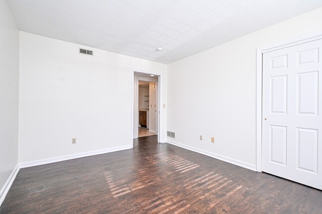 Building Photo - 3021 Stratford Ct