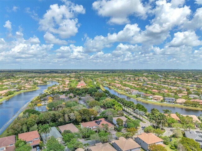 Building Photo - 19381 Stonebrook St