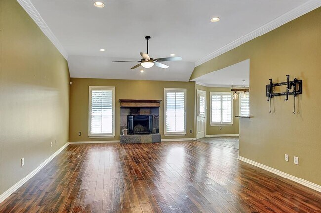 Building Photo - 3815 Sumner Ct