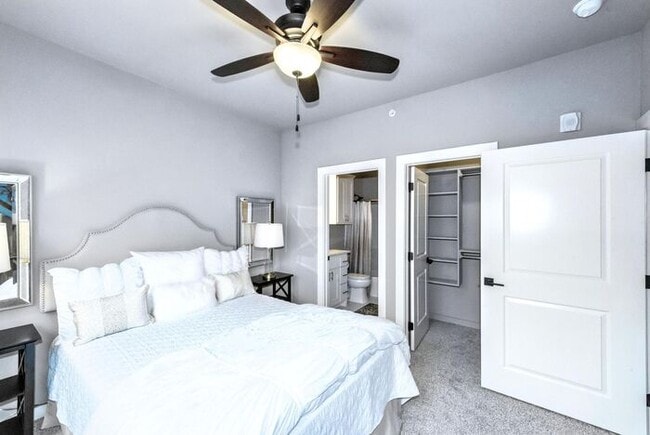 Building Photo - 517 E B St