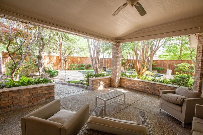 Building Photo - Plano Beauty with a POOL