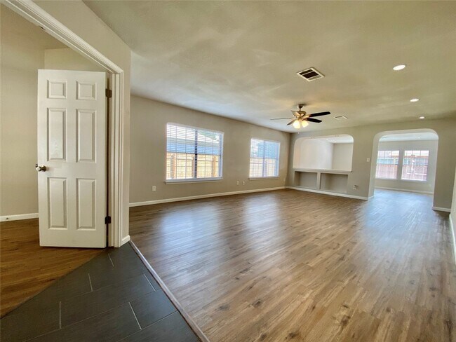 Building Photo - 3313 Settlement Dr