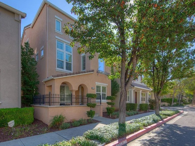 Building Photo - 2168 Wellington Dr