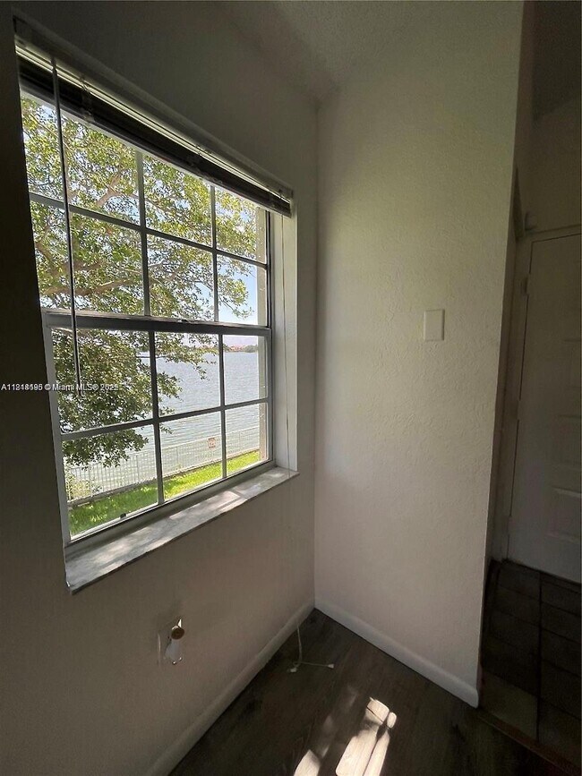 Building Photo - 2841 N Oakland Forest Dr