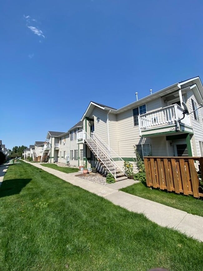 Building Photo - 2 Bedroom 2 Bath Centrally Located Condo