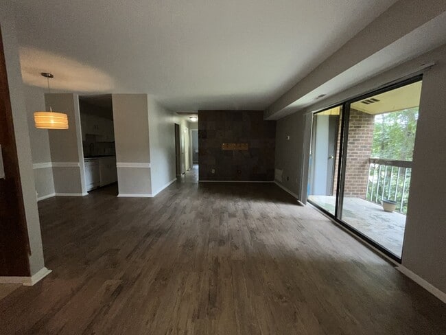 Building Photo - 1212 Schaub Dr